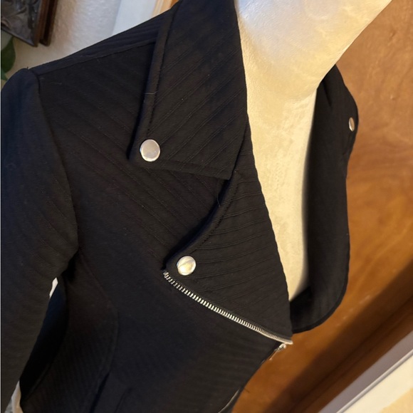 Black zip up jacket
Women’s size Medium. - Picture 5 of 12